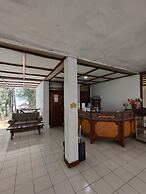 Pandu Lakeside Hotel Tuktuk