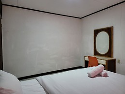 Pandu Lakeside Hotel Tuktuk