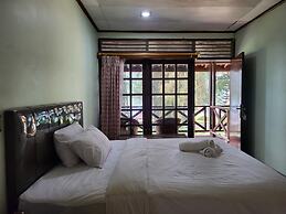 Pandu Lakeside Hotel Tuktuk