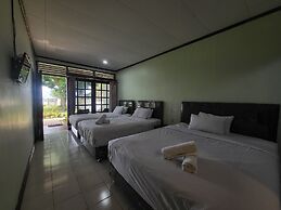 Pandu Lakeside Hotel Tuktuk