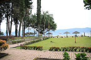 Pandu Lakeside Hotel Tuktuk