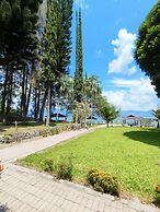 Pandu Lakeside Hotel Tuktuk