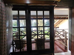 Pandu Lakeside Hotel Tuktuk