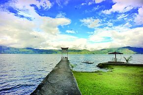 Pandu Lakeside Hotel Tuktuk