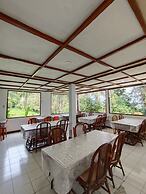 Pandu Lakeside Hotel Tuktuk