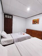 Pandu Lakeside Hotel Tuktuk