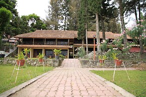 Pandu Lakeside Hotel Tuktuk