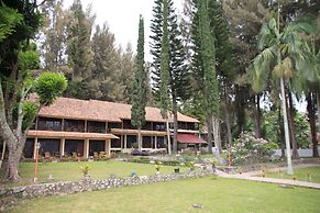 Pandu Lakeside Hotel Tuktuk