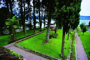 Pandu Lakeside Hotel Tuktuk