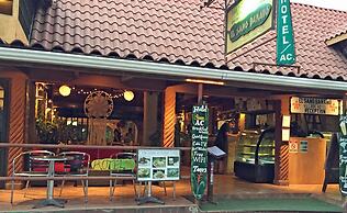 El Sano Banano Beachside Hotel