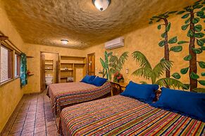 El Sano Banano Beachside Hotel