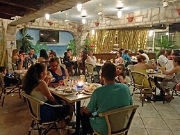 El Sano Banano Beachside Hotel