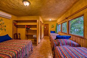 El Sano Banano Beachside Hotel