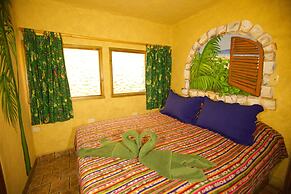 El Sano Banano Beachside Hotel