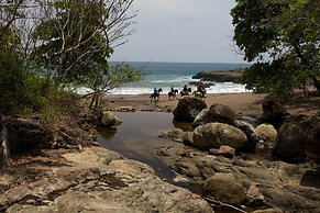El Sano Banano Beachside Hotel