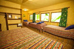 El Sano Banano Beachside Hotel