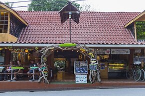 El Sano Banano Beachside Hotel