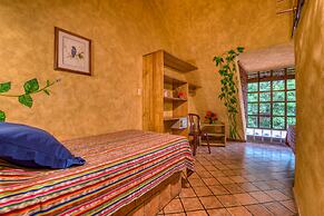 El Sano Banano Beachside Hotel