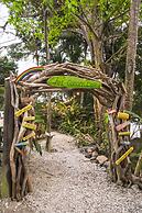 El Sano Banano Beachside Hotel