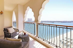 The Ritz-Carlton Abu Dhabi, Grand Canal