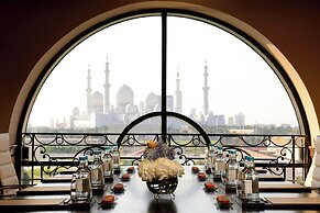 The Ritz-Carlton Abu Dhabi, Grand Canal