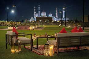 The Ritz-Carlton Abu Dhabi, Grand Canal