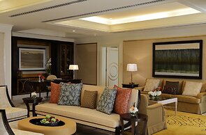 The Ritz-Carlton Abu Dhabi, Grand Canal