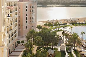 The Ritz-Carlton Abu Dhabi, Grand Canal