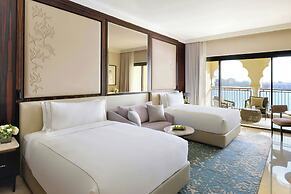 The Ritz-Carlton Abu Dhabi, Grand Canal