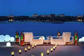 The Ritz-Carlton Abu Dhabi, Grand Canal