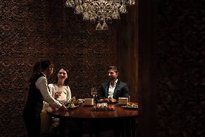 The Ritz-Carlton Abu Dhabi, Grand Canal