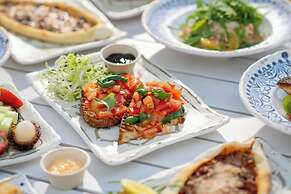 The Ritz-Carlton Abu Dhabi, Grand Canal