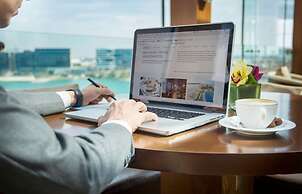 The Ritz-Carlton Abu Dhabi, Grand Canal