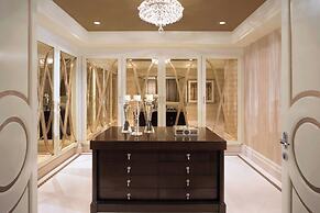 The Ritz-Carlton Abu Dhabi, Grand Canal