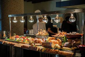 The Ritz-Carlton Abu Dhabi, Grand Canal