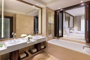 The Ritz-Carlton Abu Dhabi, Grand Canal