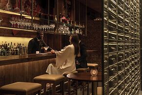 The Ritz-Carlton Abu Dhabi, Grand Canal