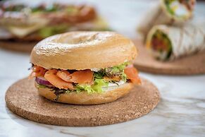 The Ritz-Carlton Abu Dhabi, Grand Canal