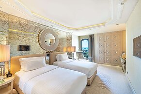Wyndham Grand Istanbul Kalamis Marina Hotel