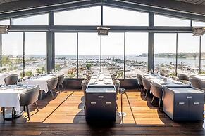 Wyndham Grand Istanbul Kalamis Marina Hotel