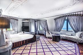 Wyndham Grand Istanbul Kalamis Marina Hotel