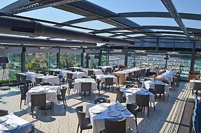 Wyndham Grand Istanbul Kalamis Marina Hotel