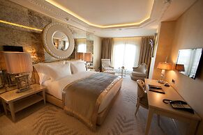 Wyndham Grand Istanbul Kalamis Marina Hotel