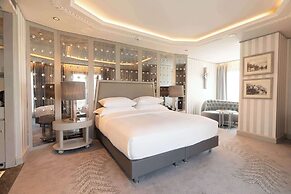 Wyndham Grand Istanbul Kalamis Marina Hotel