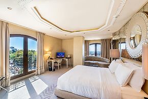 Wyndham Grand Istanbul Kalamis Marina Hotel
