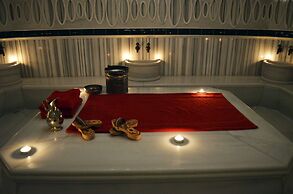 Wyndham Grand Istanbul Kalamis Marina Hotel