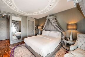 Wyndham Grand Istanbul Kalamis Marina Hotel