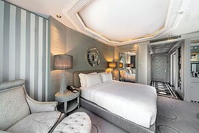 Wyndham Grand Istanbul Kalamis Marina Hotel
