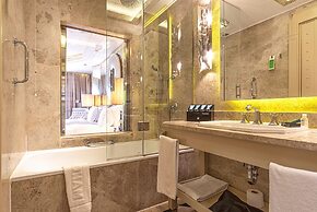 Wyndham Grand Istanbul Kalamis Marina Hotel