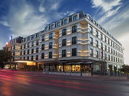 Wyndham Grand Istanbul Kalamis Marina Hotel